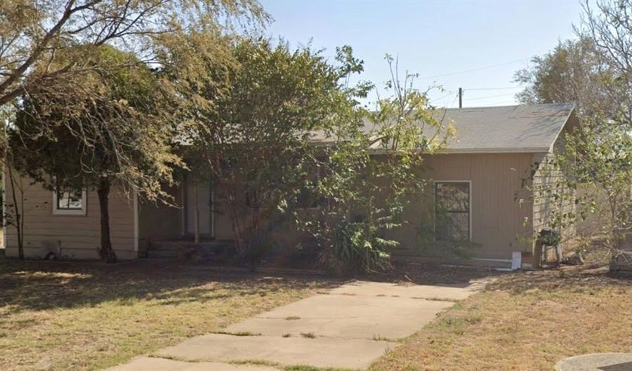 1112 Eula St, Altus, OK 73521 - 3 Beds, 2 Bath