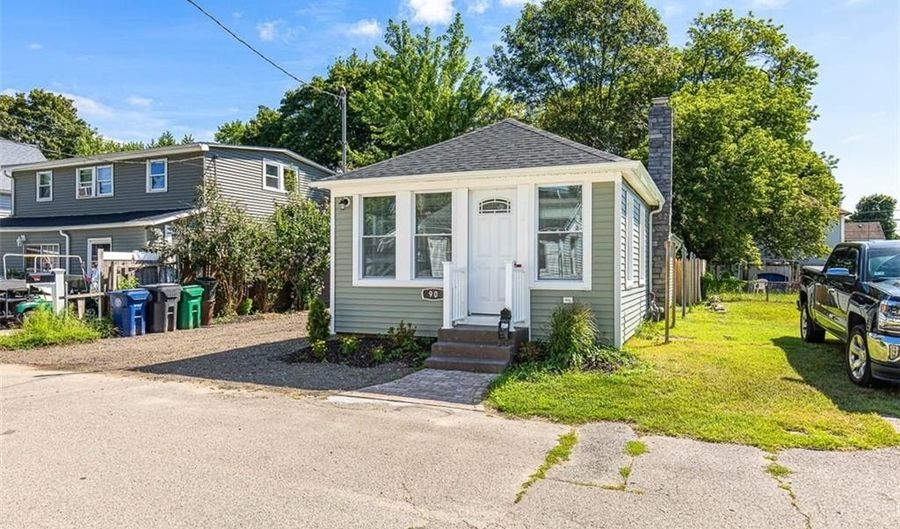 90 Huron St, Warwick, RI 02889 - 1 Beds, 1 Bath