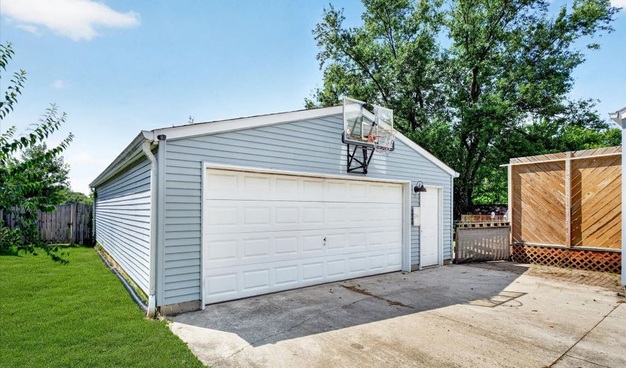 139 Nursery Rd, Anderson, IN 46012 - 2 Beds, 2 Bath