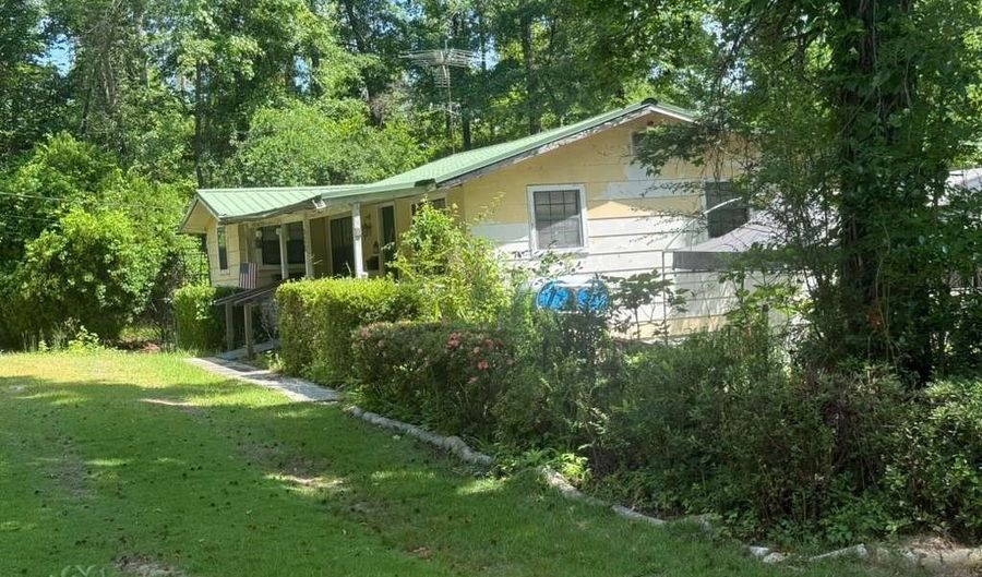 220 Presley Dr, Abbeville, AL 36310 - 2 Beds, 2 Bath