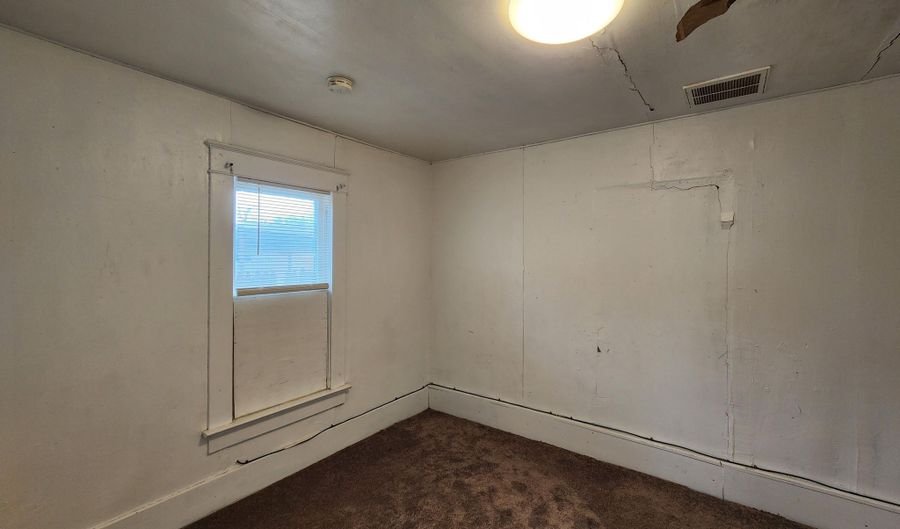 911 Ave. E St, Abernathy, TX 79311 - 3 Beds, 1 Bath