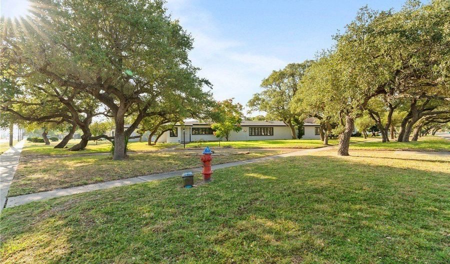 343 W Wheeler Ave, Aransas Pass, TX 78336 - 4 Beds, 3 Bath