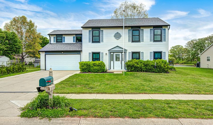 555 Hyannis Dr, Avon, IN 46123 - 5 Beds, 3 Bath