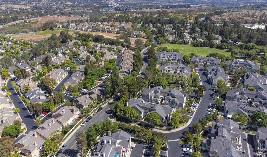 15 Elmbrook, Aliso Viejo, CA 92656 - 2 Beds, 3 Bath