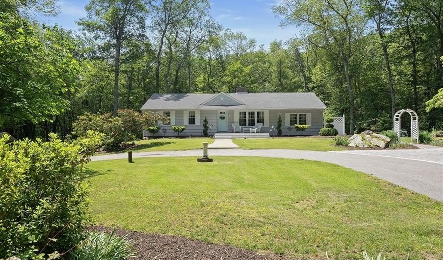 1038 South Rd, East Greenwich, RI 02818 - 3 Beds, 2 Bath