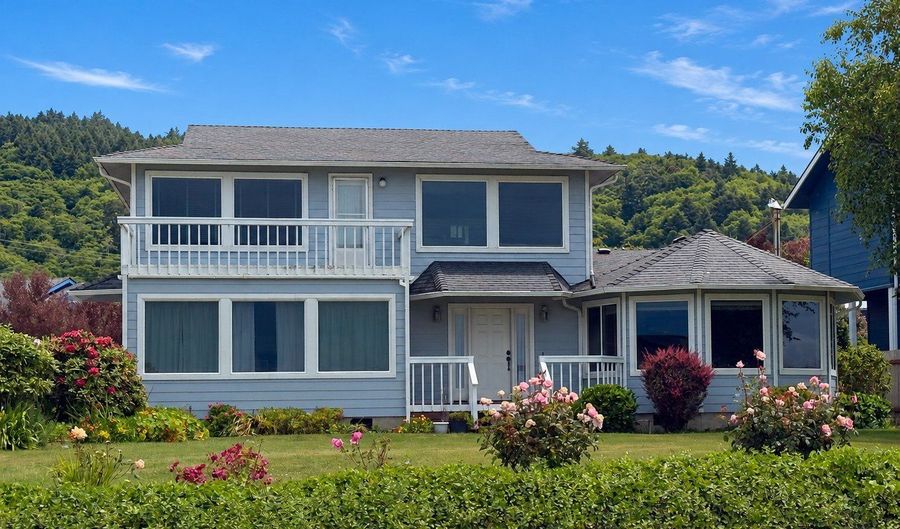 15275 OCEANVIEW Dr, Brookings, OR 97415 - 3 Beds, 3 Bath