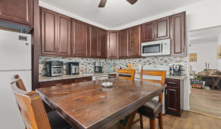 81 HUMPHREY Ave, Bayonne, NJ 07002 - 6 Beds, 4 Bath