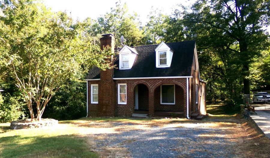 1014 E Main St, Albemarle, NC 28001 - 3 Beds, 2 Bath