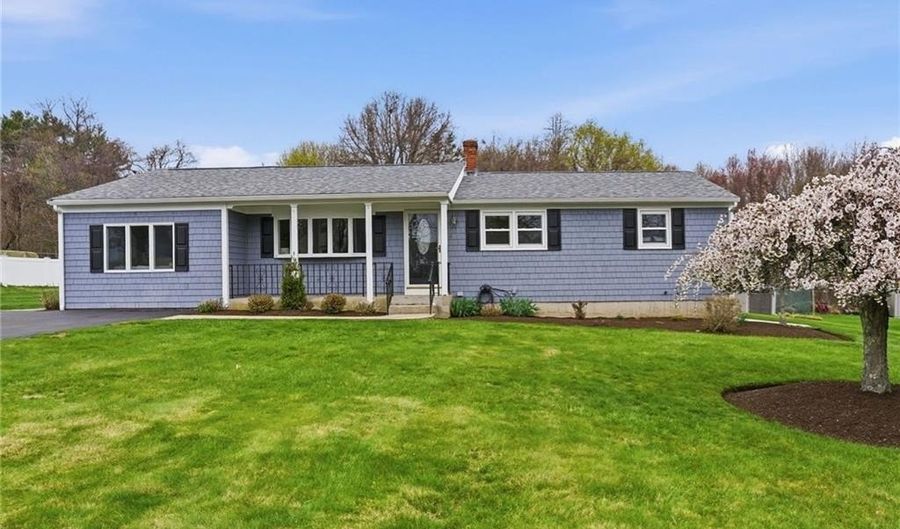 49 Roosevelt Dr, Bristol, RI 02809 - 3 Beds, 1 Bath
