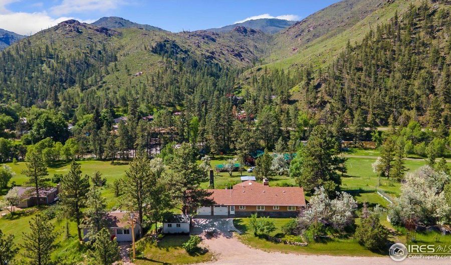 23 Wild River Rd, Bellvue, CO 80512 - 2 Beds, 3 Bath