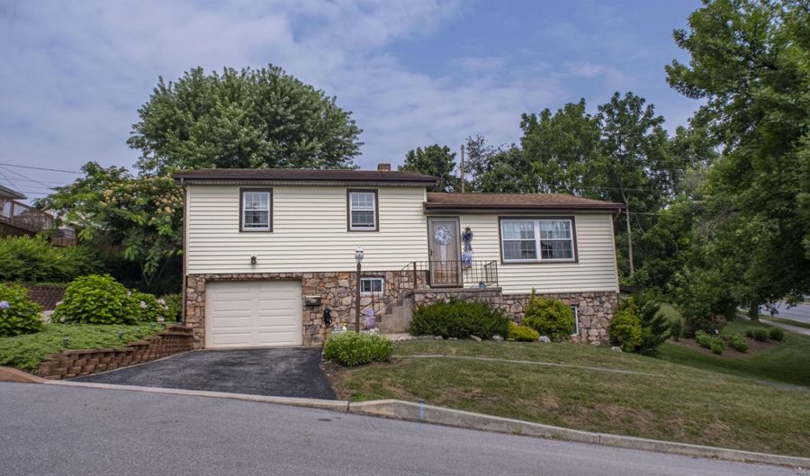 1818 Bell Ave, Altoona, PA 16602 - 3 Beds, 2 Bath