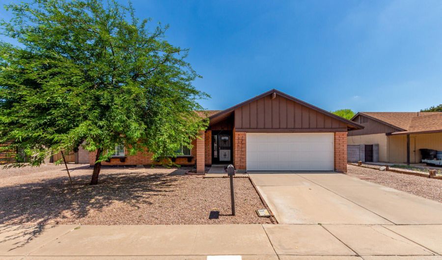 2807 W NEWTON Ct, Chandler, AZ 85224 - 3 Beds, 2 Bath