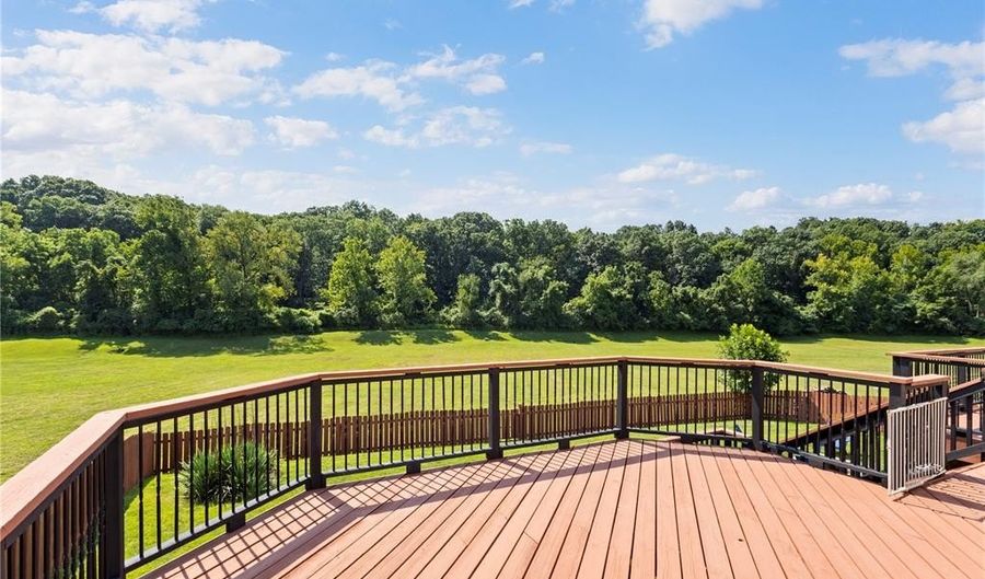 638 Oak Springs Trail Dr, Ballwin, MO 63021 - 3 Beds, 3 Bath