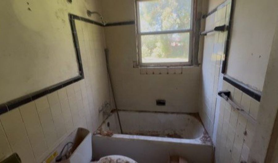 607 Cleveland St, Albany, GA 31701 - 3 Beds, 1 Bath