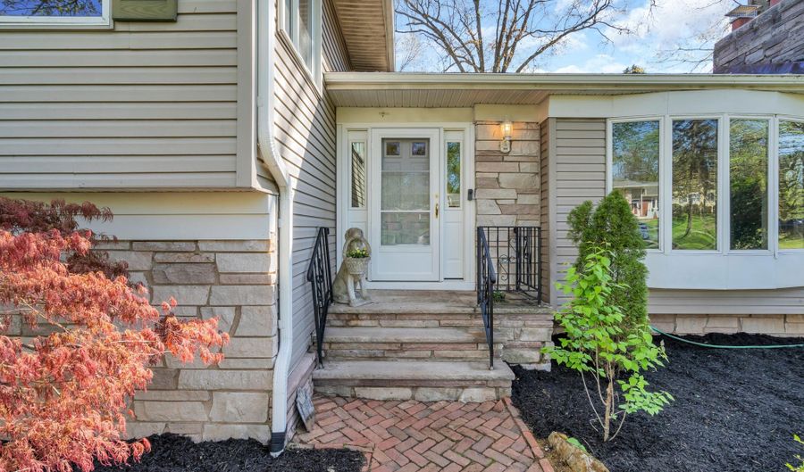 42 Crest Dr, Basking Ridge, NJ 07920 - 4 Beds, 3 Bath
