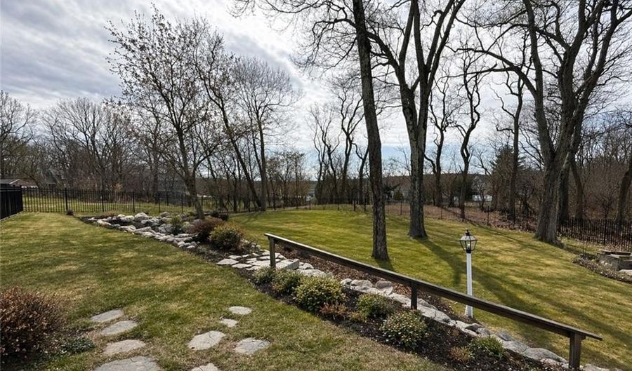 2 Maria Cir, Johnston, RI 02919 - 4 Beds, 3 Bath