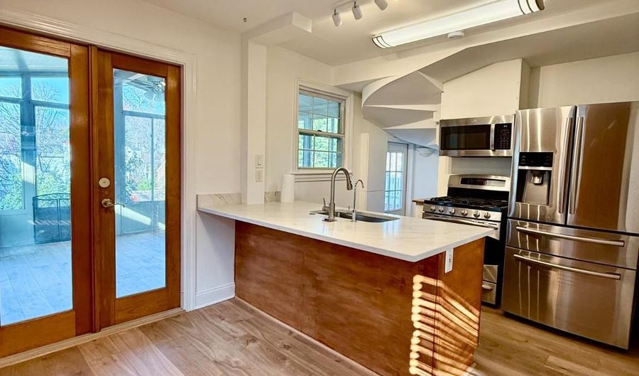 5713 19TH St N, Arlington, VA 22205 - 3 Beds, 3 Bath