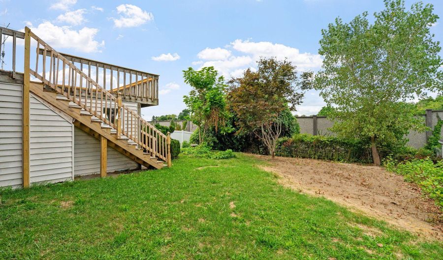 7 Hemlock Ln, Albany, NY 12208 - 3 Beds, 2 Bath