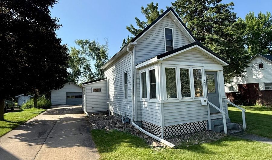 135 WEED St, Antigo, WI 54409 - 2 Beds, 1 Bath
