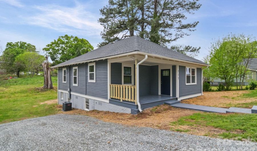715 Wood St, Albemarle, NC 28001 - 3 Beds, 1 Bath