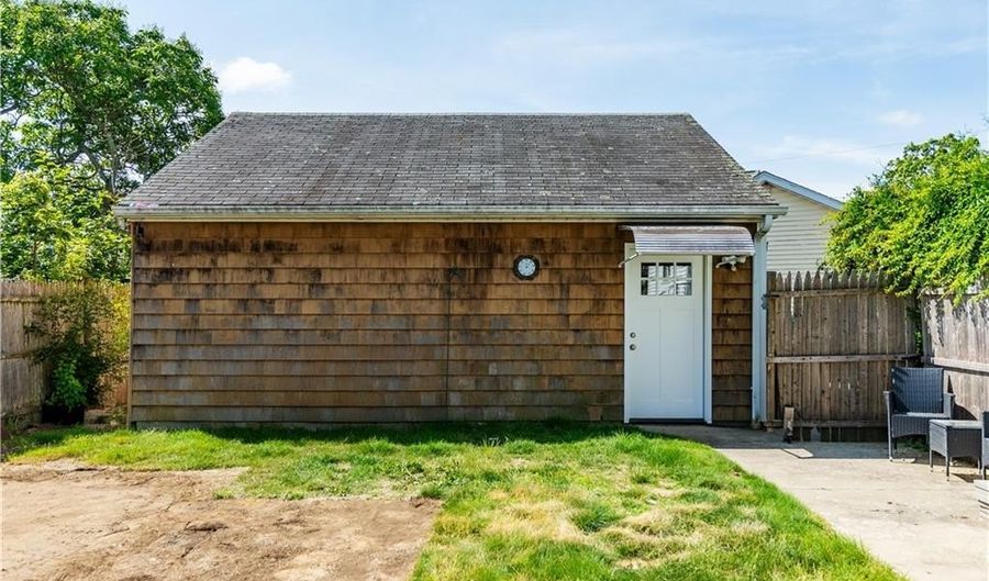 111 Belgium St, Cranston, RI 02920 - 3 Beds, 1 Bath