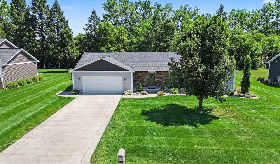 4196 Evergreen Rd, Adrian, MI 49221 - 3 Beds, 3 Bath