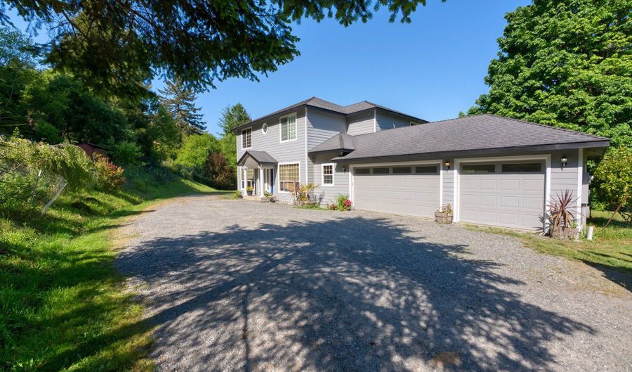 16711 Thompson Rd, Brookings, OR 97415 - 3 Beds, 3 Bath