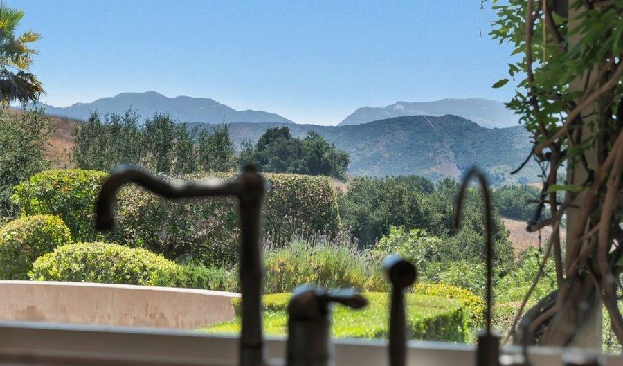 3924 Davids, Agoura Hills, CA 91301 - 5 Beds, 5 Bath
