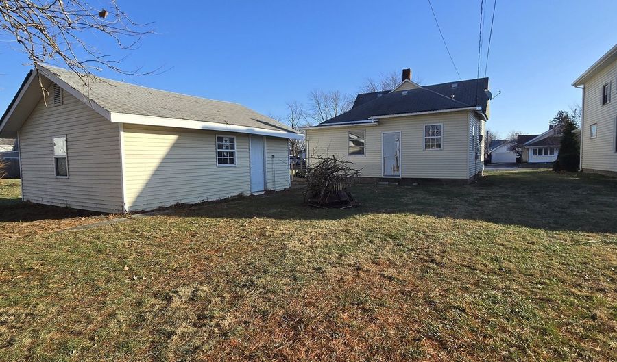 2723 Brown St, Anderson, IN 46016 - 2 Beds, 1 Bath