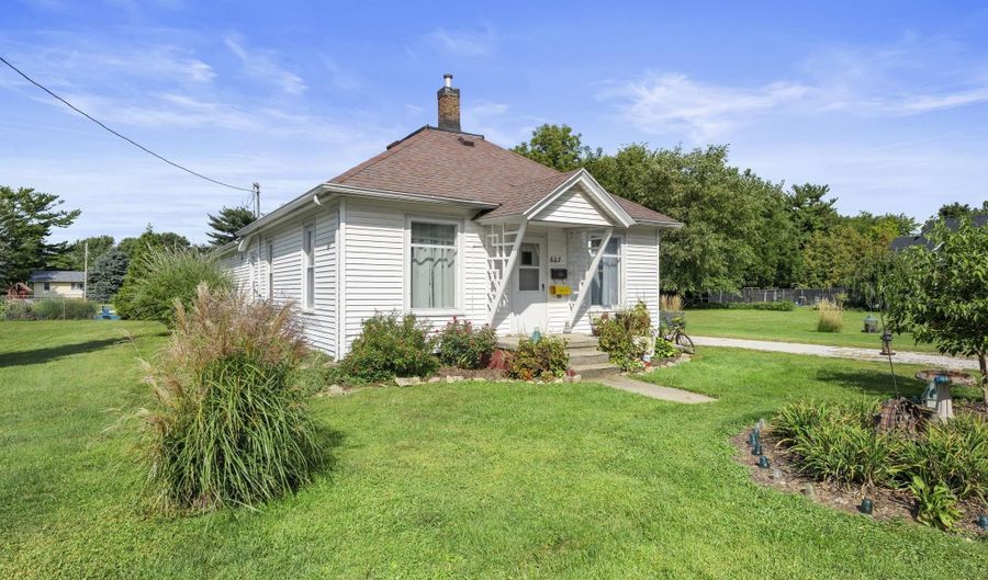 607 NW 8TH Ave, Aledo, IL 61231 - 2 Beds, 2 Bath