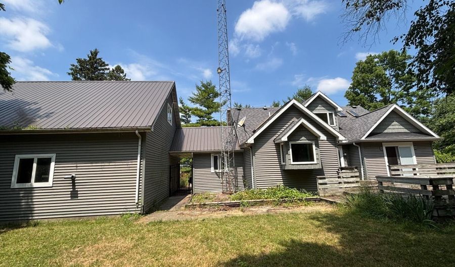 135 S Steer St, Addison, MI 49220 - 3 Beds, 2 Bath