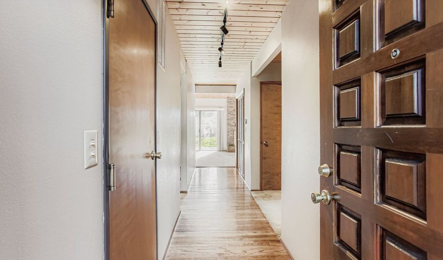 7968 SW SCHOLLS FERRY Rd, Beaverton, OR 97008 - 2 Beds, 2 Bath