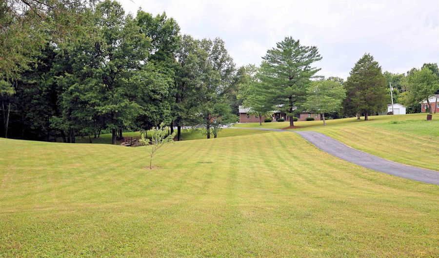 2823 Avoca Eureka Rd, Bedford, IN 47421 - 3 Beds, 3 Bath