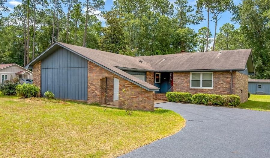 1102 Douglas Dr, Bainbridge, GA 39819 - 3 Beds, 2 Bath