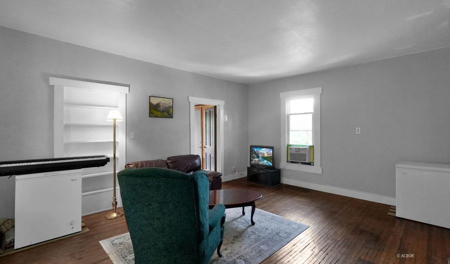 31 First St, Athens, OH 45701 - 3 Beds, 2 Bath