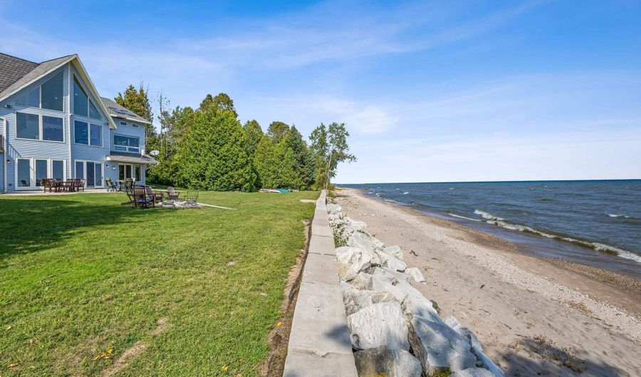 E7379 WASHINGTON Road, Algoma, WI 54201 - 6 Beds, 4 Bath