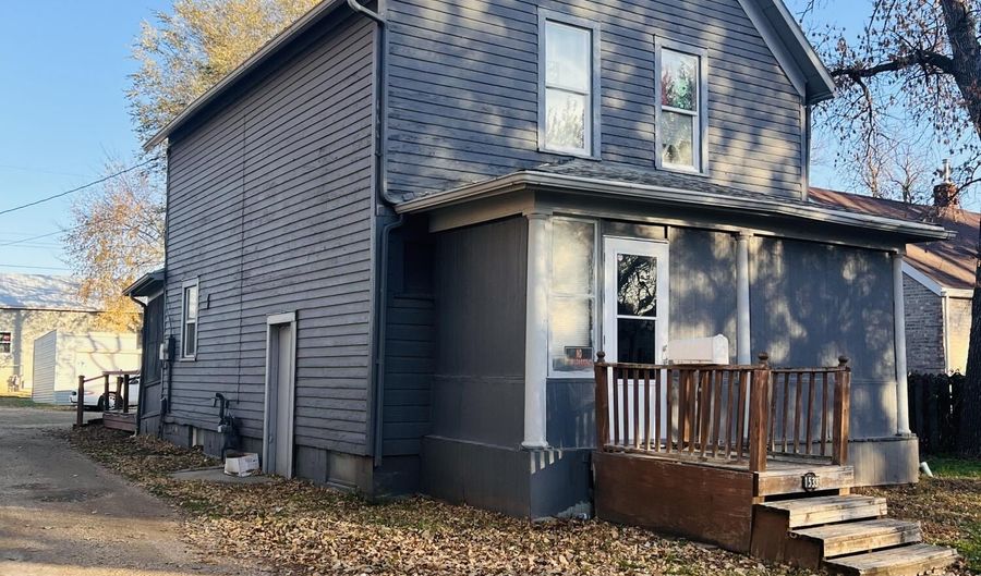 1533 S Grant St, Aberdeen, SD 57401 - 4 Beds, 2 Bath