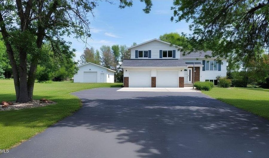 6707 Sonora Way, Bismarck, ND 58503 - 4 Beds, 2 Bath