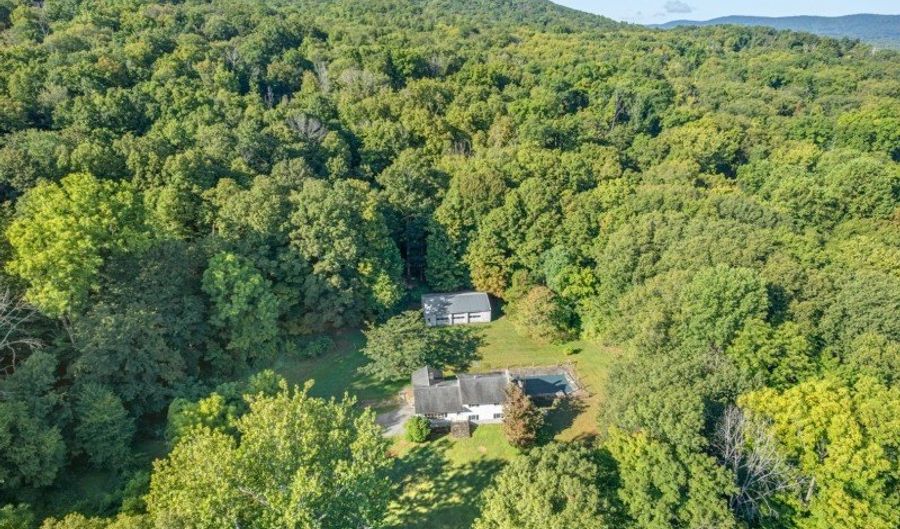 245 Barrett Rd, Alloway, NJ 07462 - 3 Beds, 3 Bath