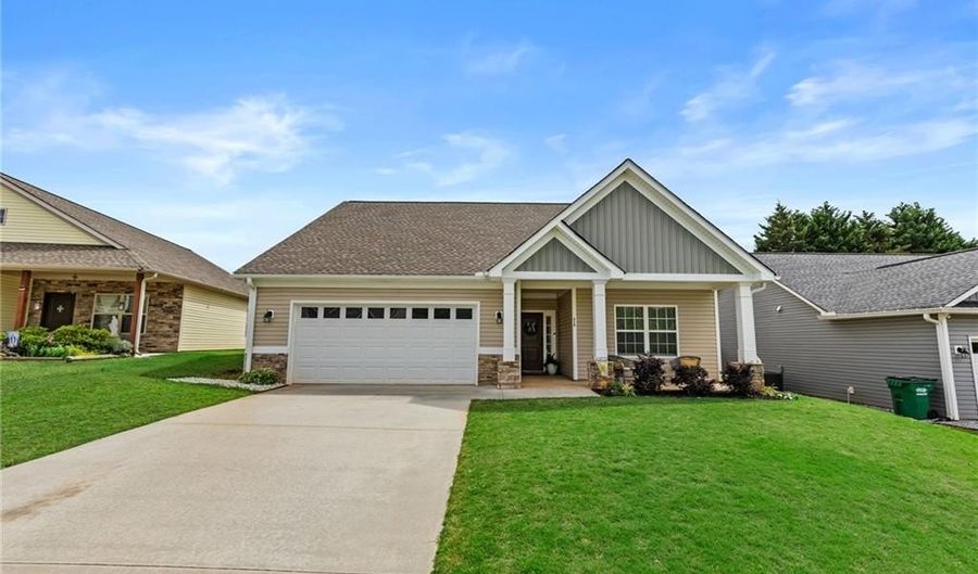 419 Highland Pointe Dr, Alto, GA 30510 - 3 Beds, 2 Bath