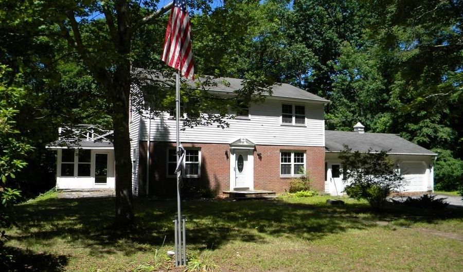 49 Hard Hill Rd, Woodbury, CT 06798 - 4 Beds, 3 Bath