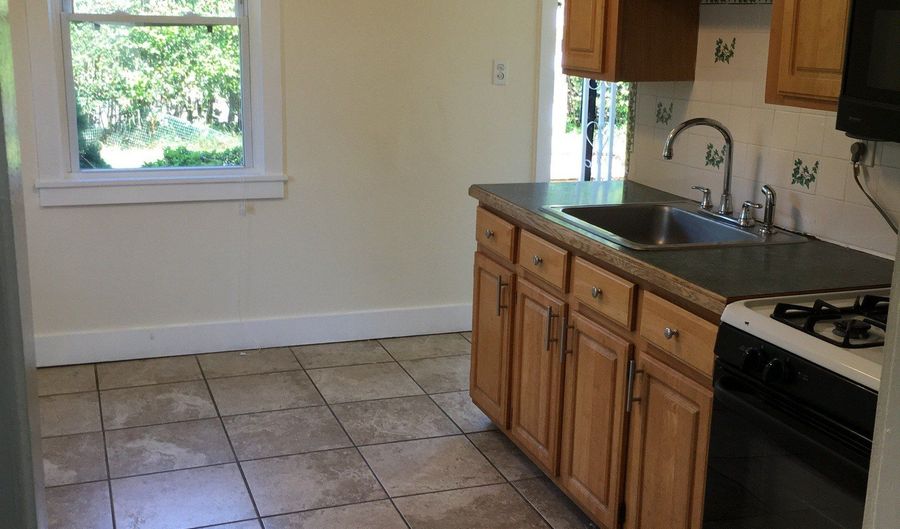 8 High Ridge Dr, Bridgeport, CT 06606 - 2 Beds, 1 Bath