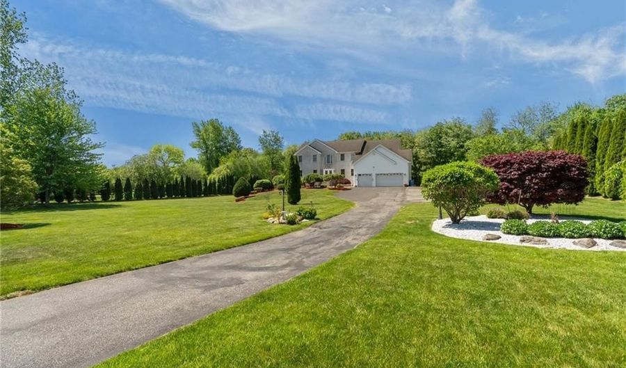 38 Steeple Ln, Lincoln, RI 02865 - 5 Beds, 4 Bath