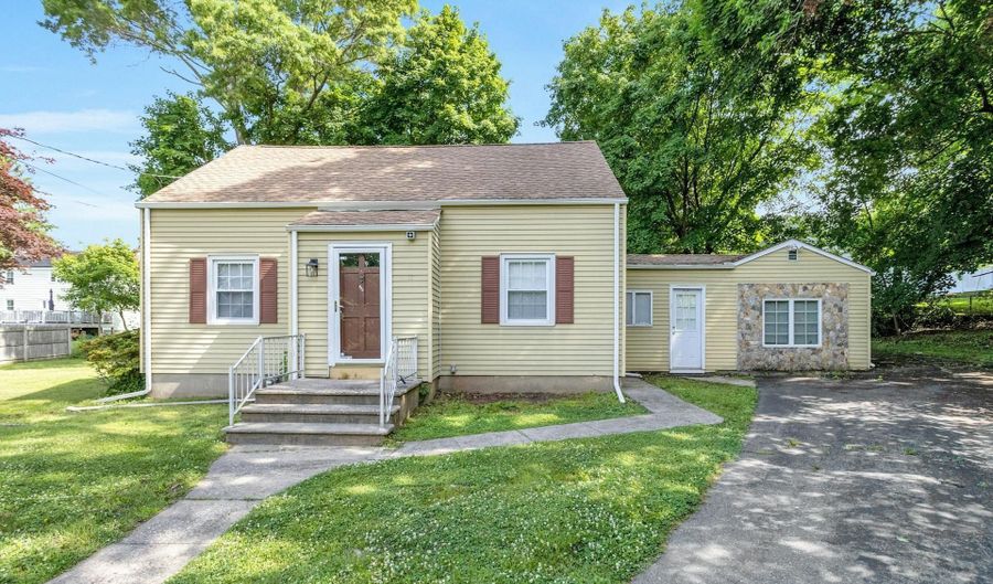 124 Minturn Pl, Bridgeport, CT 06606 - 5 Beds, 2 Bath