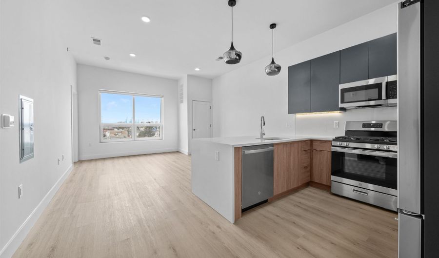 17 AVENUE E 505, Bayonne, NJ 07002 - 1 Beds, 1 Bath