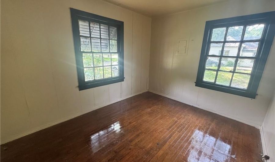 1025 Henry St, Alma, AR 72921 - 3 Beds, 1 Bath