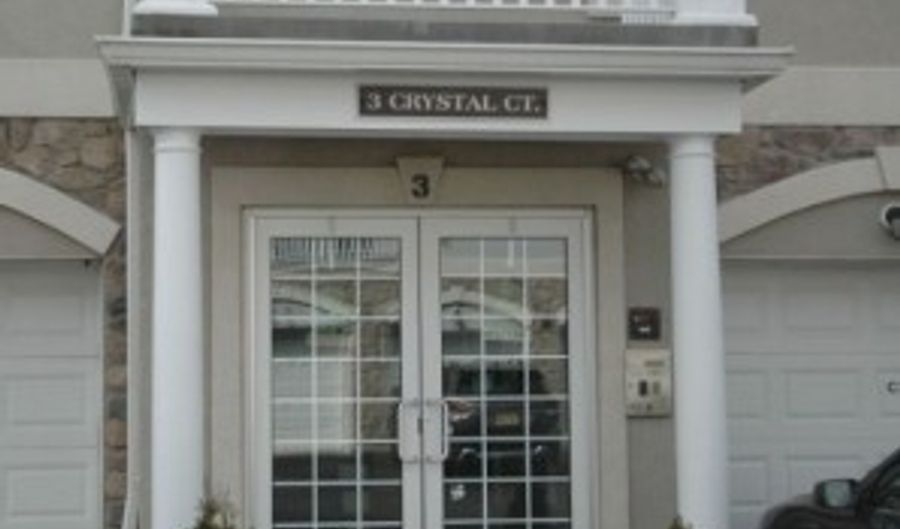 3 Crystal Ct B3, Woodland Park, NJ 07424 - 2 Beds, 2 Bath