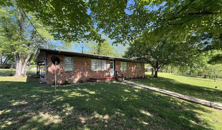 909 N PANTHER Ave, Yellville, AR 72687 - 3 Beds, 1 Bath