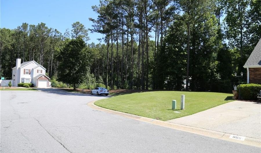 685 Crossbridge Aly, Alpharetta, GA 30022 - 2 Beds, 2 Bath