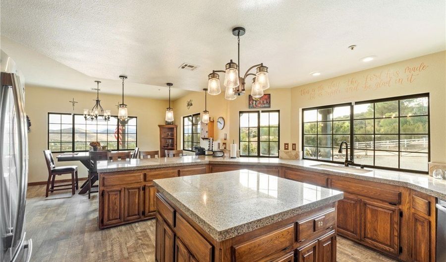 6535 Juniper Crest Rd, Agua Dulce, CA 91390 - 4 Beds, 3 Bath